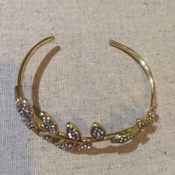 Stella & Dot | Dainty Gold Bangle Bracelet Ivie Bangle/Cuff Bracelet - Picture 9 of 9